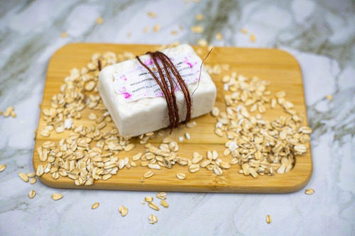 Imagen 2 de 4 de Jabor Artesanal De Avena Y Miel