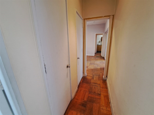 Departamento En Venta De 4 Dorm. En Paseo Bulnes, Santiago