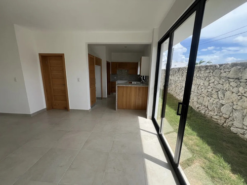 Villas Listas Para Entregar En Brisas De Punta Cana, 3 Habitaciones, Terraza En El 3er Nivel