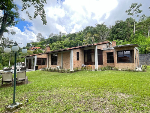 Casa Remodelada De Una Sola Planta Alto Hatillo 2250 M2 Terreno Y 600 M2 Construcción