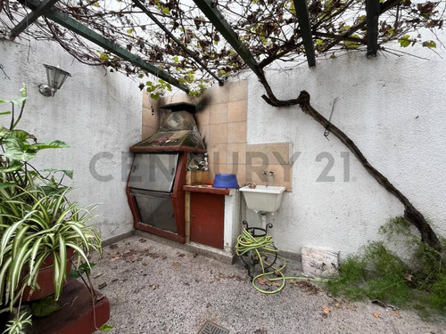 Venta Casa 4 Ambientes+escritorio - Patio - Parrilla - Terraza - Floresta