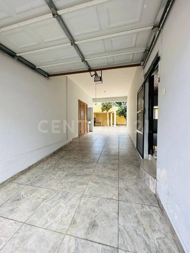 Casa De 1 Piso En Colonia Centro En Parral, Chihuahua