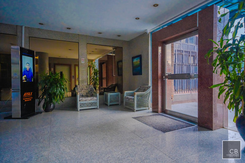 Departamento De 2 Ambientes De 53,73 M2. Piso Alto, Balcón. Cochera Fija. Apto Profesional. Flores