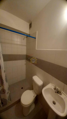 Apartamento En Alquiler En El Bosque, Semi Amoblado. 3 Habitaciones, Planta Eléctrica. Lm
