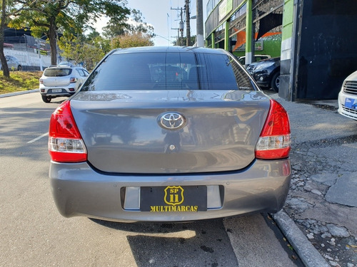 Imagem 8 de 10 de Toyota Etios 2013 1.5 16v Xs 4p