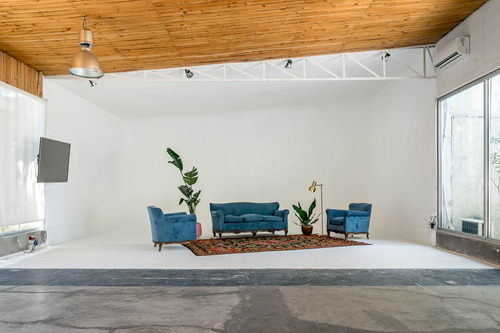 Casona Clásica Remodelada Con Amplio Estudio Y Espacios