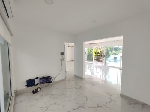 Casa Estilo Contemporáneo En Burgos De Cuernavaca, Temixco Morelos.