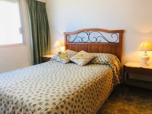 Hermosa Vista En Apartamento De Dos Dormitorios!- Ref: 2387