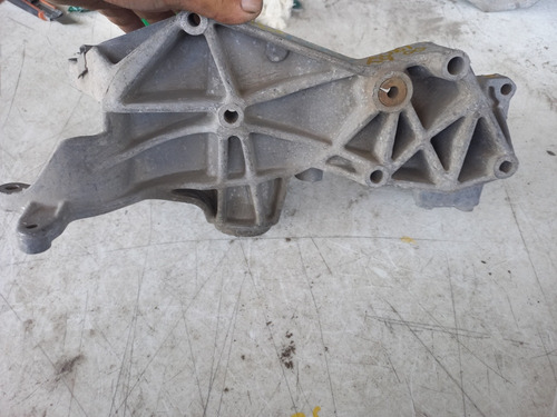 Soporte O Base Para Alternador Audi A4 00 #10-24 (Usado)