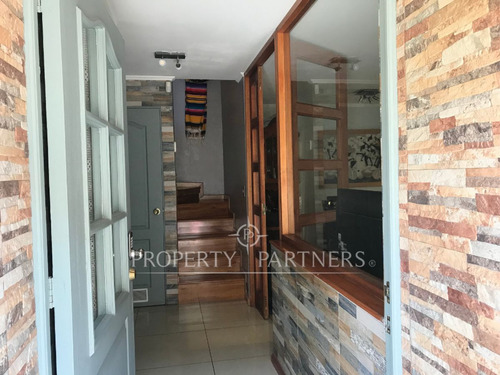 Excelente Y Acogedora Casa Remodelada En Condomini...