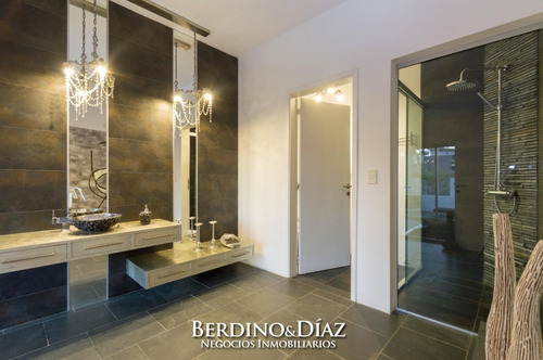 Espectacular Residencia Estilo Minimalista En Manantiales- Ref: 638