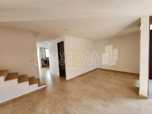 Casa En Renta En Altos Juriquilla, En Excelentes Condiciones Con Amenidades.