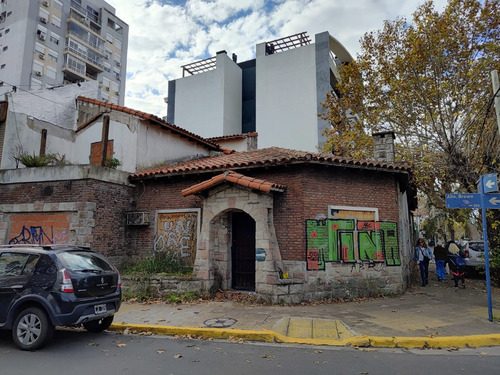 Casa Estilo Mar Del Plata A Refaccionar O Algun Enprendimiento Ubicacion Excelente 