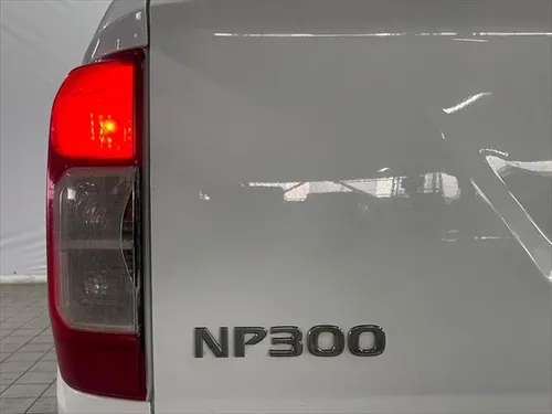 Nissan NP300 2.4 Doble Cabina Se Aa Pack Seg Mt