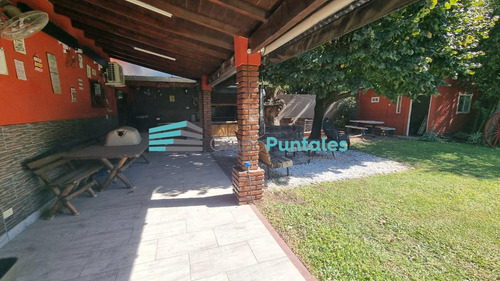 Casaquinta En Barrio La Union, A Mts De El Trebol, Con 3 Dormitorios Y Piscina