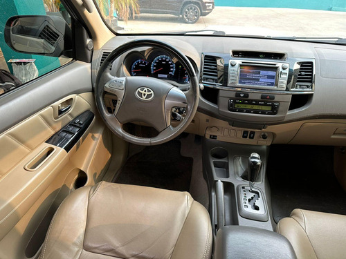 Toyota Hilux SW4 SRV D4-D 4x4 3.0 TDI Dies. Aut