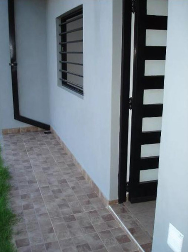 Imagen 4 de 17 de Casa En Venta - 2 Dormitorios, Cochera - 60 Mts2 Sobre Lote De 150mts2 - Villa Elvira