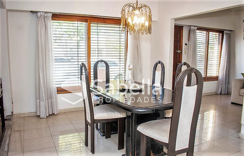 Venta De Casa 5 Dormitorios En Tolosa, La Plata.