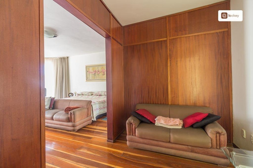 Imagem 12 de 15 de Venda De Casa Com 490m² E 4 Quartos - 772