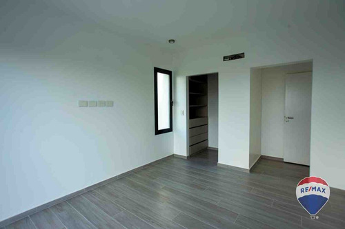 Casa En Venta 6 Ambientes En Terralagos A Estrenar