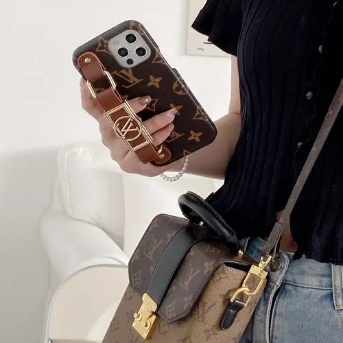Capinha Louis Vuitton Preto para iPhone - Mais Cases: Capinhas que combinam  com você!