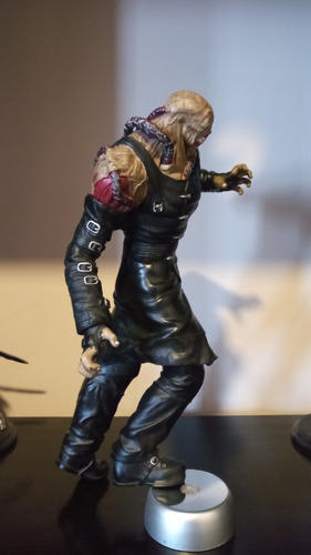 Estatua Resident Evil Nemesis Palisades (Usado)