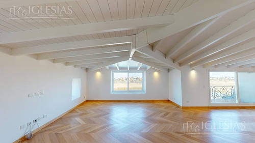 Imagen 26 de 30 de Tour 360º - Casa Al Lago - Barrio El Golf, Nordelta