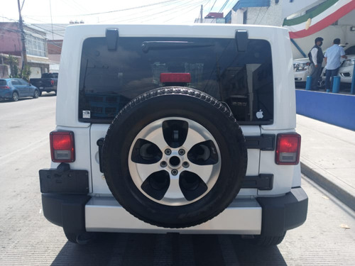 Imagen 5 de 10 de Jeep Sahara 2014