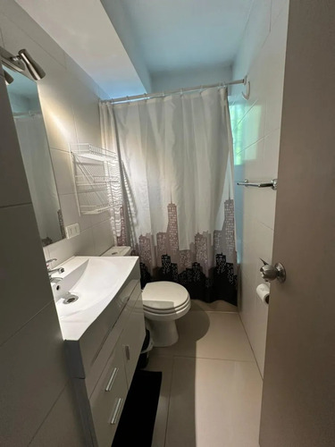 Hermoso Departamento En Las Condes 3 Dormitorios 2b 1e