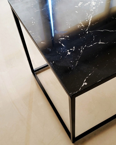 Imagen 6 de 10 de Mesa Ratona Simil Marmol Con Base De Hierro Minimalista