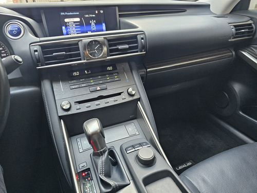 Lexus IS 2.5 300H Luxury