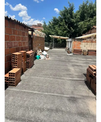 Edificación De 3 Pisos Para La Venta En Laureles