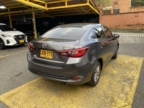Mazda 2 1.5 Touring Mt 2021