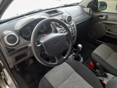 Imagem 5 de 8 de Ford Fiesta 1.6 Mpi Class Hatch 8v Flex 4p Manual