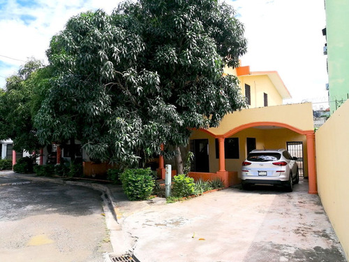 Casa De Venta En Residencial Cerrado En Reparto Los Tres Ojo