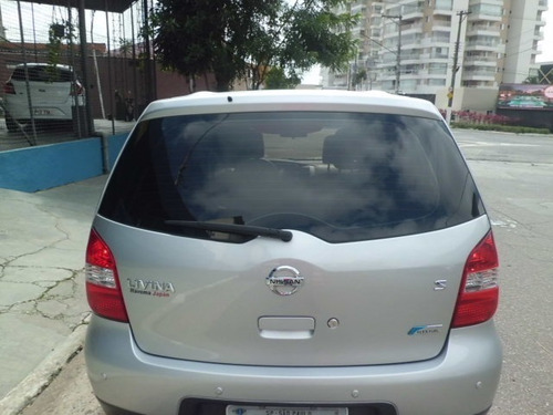 Imagem 5 de 10 de Nissan Livina 1.8s Aut. 5p Prata Flex 2011