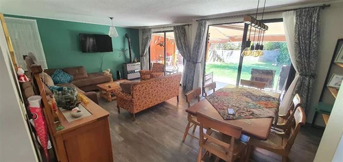 Casa En Venta De 5 Dorm. En Pudahuel