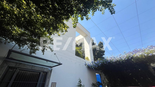 Casa En Venta A 3 Cuadras De Av. De Las Palmas Con Terraza Y Seguridad