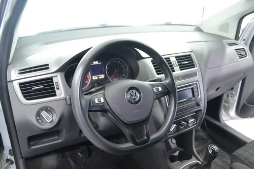 Imagen 11 de 12 de Volkswagen Suran 1.6 Trendline Mt 2016-imolaautos