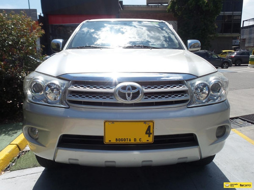Imagen 2 de 25 de Toyota Fortuner Sr5