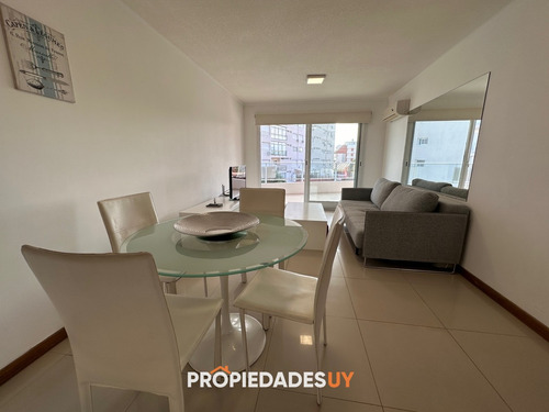 Apartamento En Venta En Primera Linea Playa Mansa - Parrillero