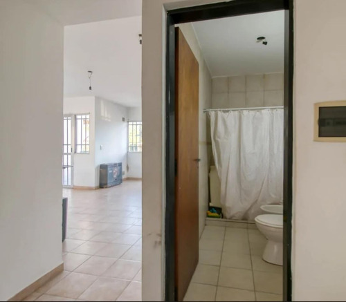 Departamento En Planta Alta De 2 Dormitorios Con Local Pb Y Terreno