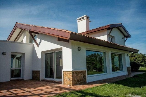 Quinta En Venta De 3 Dormitorios En Pueblo Eden