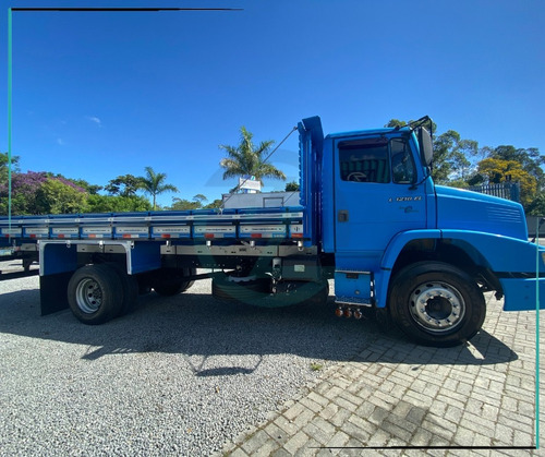 M Benz 1218 Carroceria