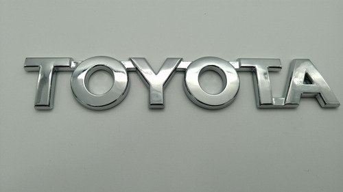 Toyota Hilux Emblema Platón 