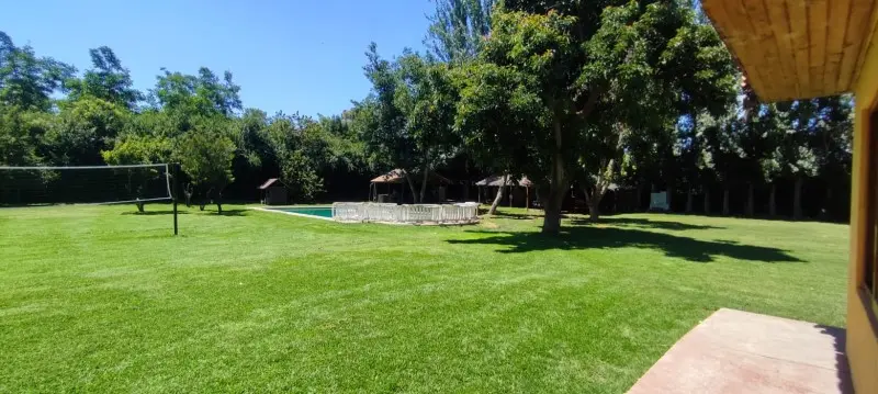 Imagen 2 de 18 de Parcela Con Jardin Formado, Piscina Y Quincho,sin Reglamento