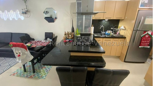 Apartamento Completamente Remodelado En Venta En La Urb. El Encantado 24-14813