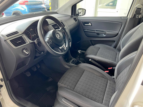 Imagen 10 de 14 de Volkswagen Fox 2015 1.6 Confortline Pack Saf