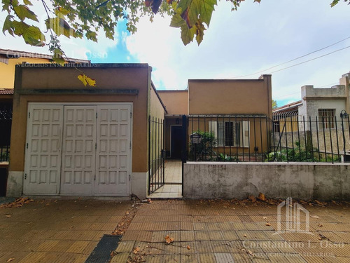 Imagen 9 de 25 de Casa En Venta - Lote Propio - 4 Cuadras De La Estacion De Lomas De Zamora