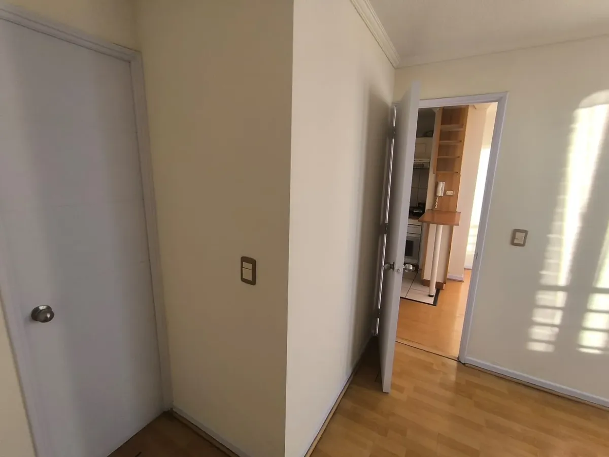 Imagen 5 de 14 de Departamento A Pasos Del Metro Santa Lucía | $330.000
